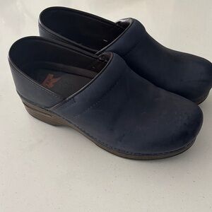 Women's Navy Dansko XP Clogs 39